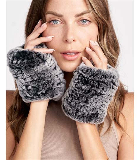 Fur fingerless glove .